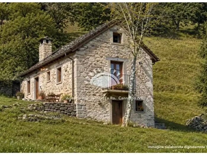 Casa trilocale in vendita in Via Cannobio, Malesco