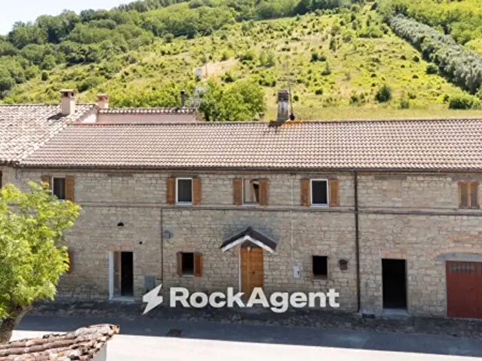 Casa con 6 locali in vendita in Via Santa Maria, Cupramontana