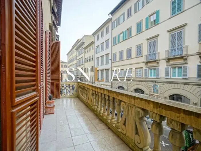 Appartamento quadrilocale in vendita in Piazza Carlo Goldoni, Firenze