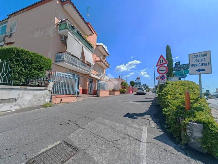 Appartamento bilocale in affitto in Traversa Luciano II, Pozzuoli Alta, Pozzuoli