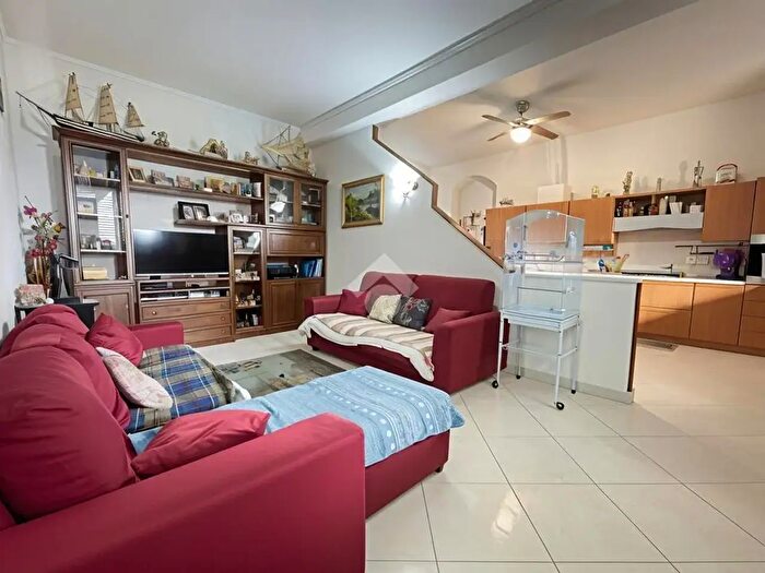 Appartamento trilocale in vendita in Via Magenta, Cornaredo