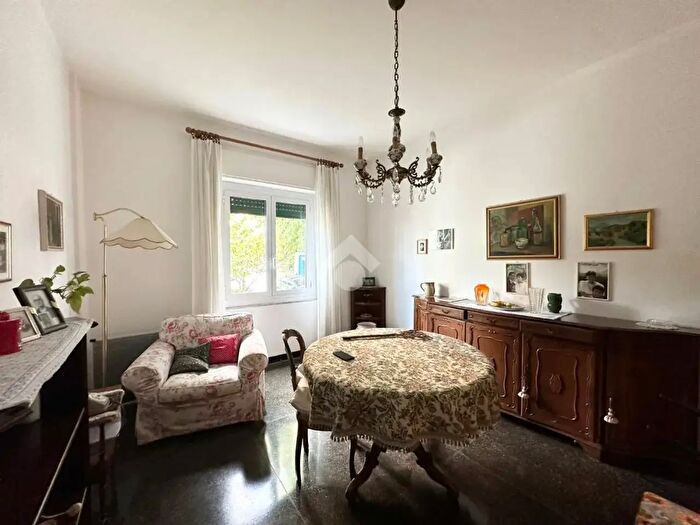 Appartamento con 5 locali in affitto in Via Coronata, Genova