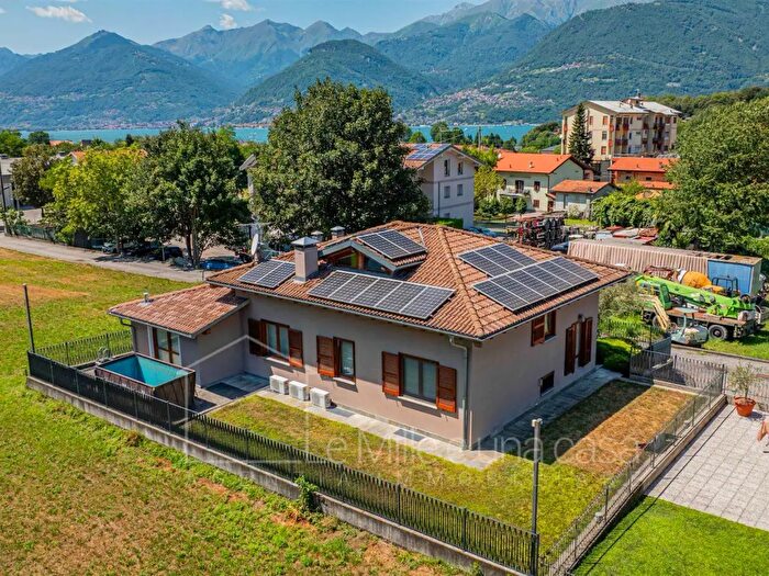 Casa con 7 locali in vendita in Via La Fabbrica, Colico