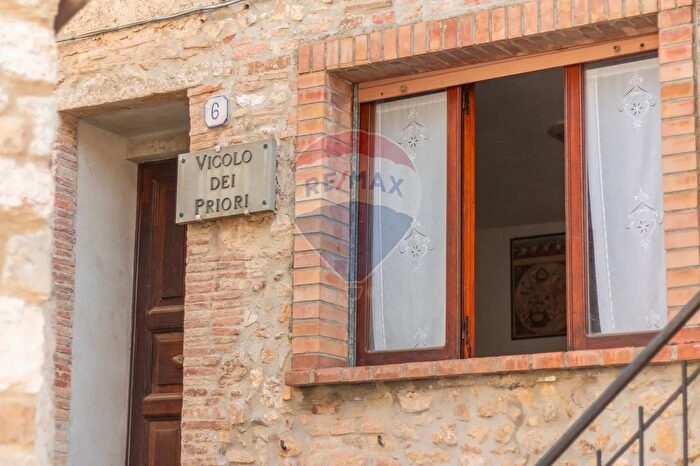 Appartamento trilocale in vendita in Vicolo dei Priori, Semproniano