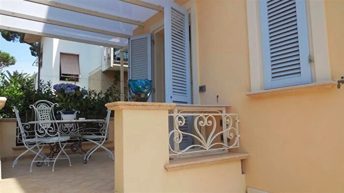 Casa con 6 locali in vendita in Pietrasanta