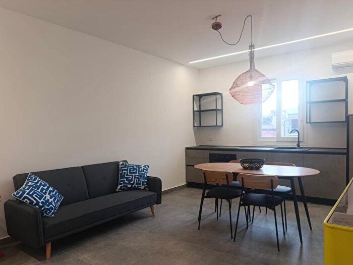 Appartamento trilocale in affitto in Piazza Don Luigi Sturzo, Borgo Vecchio, Palermo