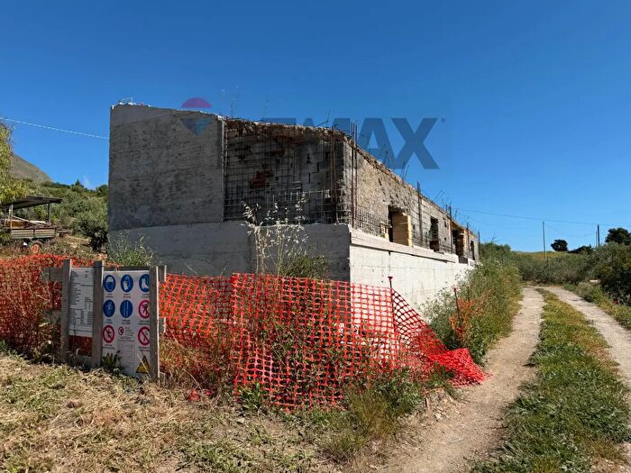 Casa con 5 locali in vendita in Contrada Cozzi Secchi Snc, Sciara