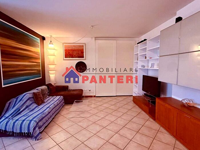 Appartamento trilocale in affitto in Viale Giuseppe Garibaldi, Centro, Pescia