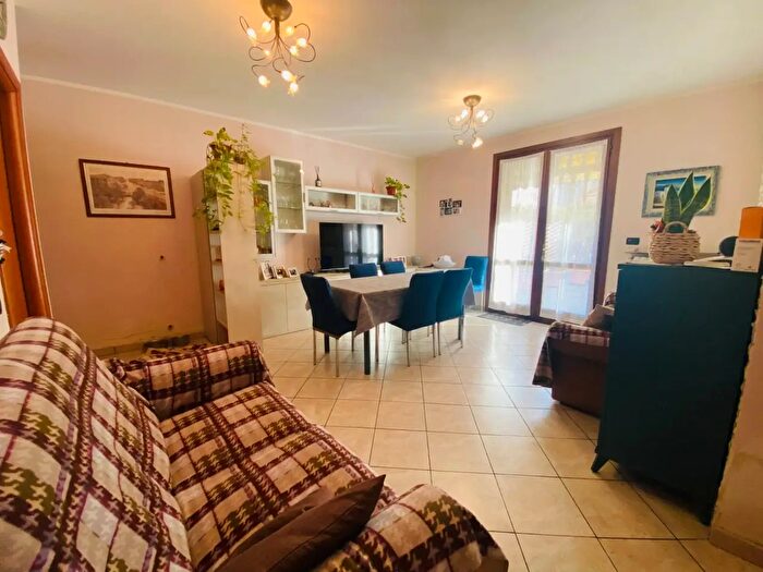 Appartamento trilocale in vendita in Poggio Rusco