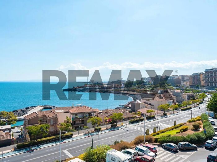 Appartamento con 6 locali in vendita in Via Alcide De Gasperi, Catania