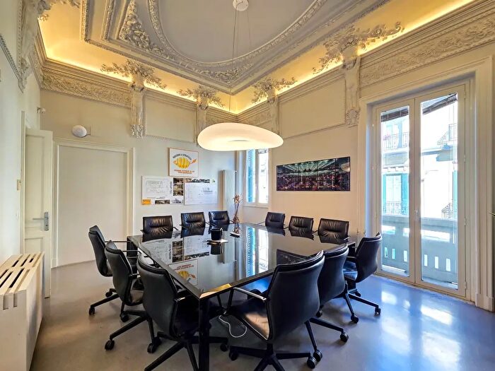 Appartamento con 9 locali in vendita in Via Ghibellina, Messina