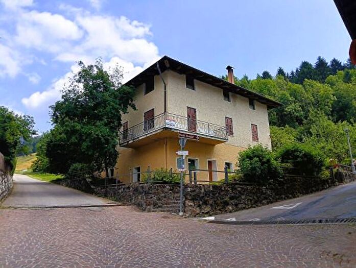 Casa con 6 locali in vendita in Frazione Corte Superiore, Rumo