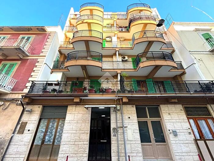 Appartamento trilocale in vendita in Via C Cattaneo, Molfetta