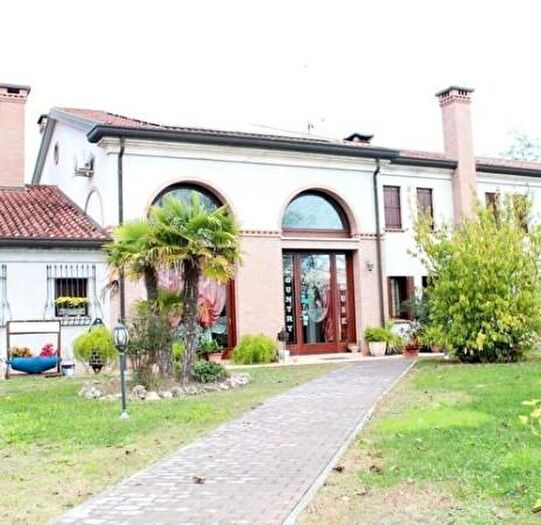 Casa con 6 locali in vendita in Rosolina