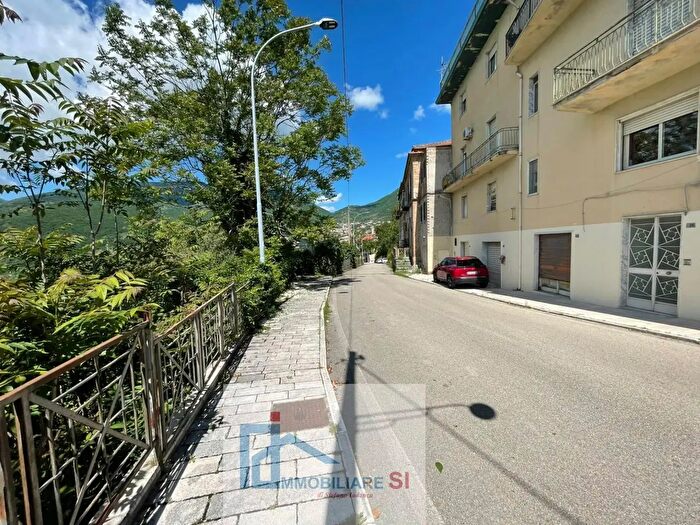 Casa quadrilocale in vendita in Via Michelangelo Caporaso, Foglianise