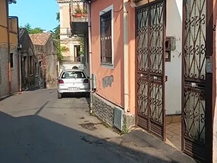 Casa trilocale in vendita in Via Torrisi, Aci Sant'Antonio