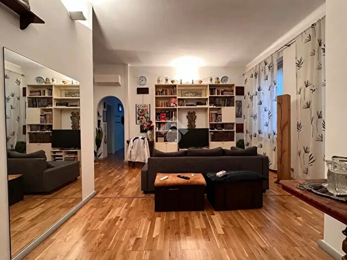Appartamento quadrilocale in vendita in Via Giuseppe Casaregis, Genova