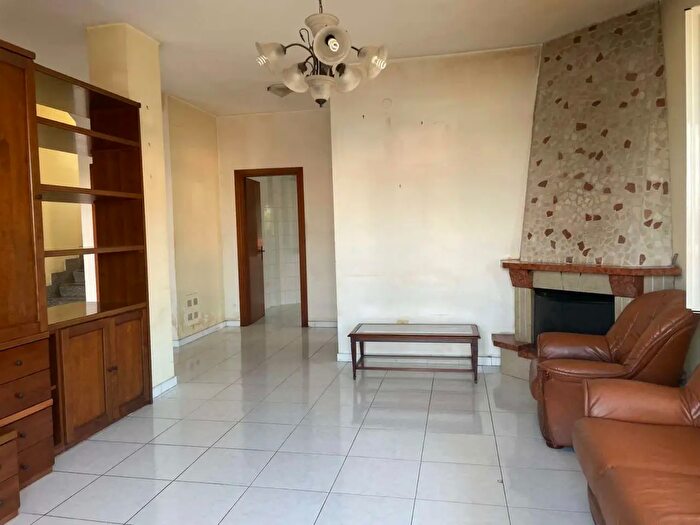 Casa con 7 locali in vendita in Via Tito Livio, Mondragone
