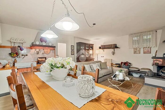 Casa con 5 locali in vendita in Via Camponuovo, Massa