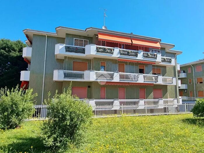Appartamento trilocale in vendita in Via Bertarini, Carugate