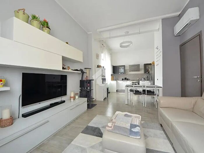 Appartamento trilocale in vendita in Via Alessandro Manzoni, Gessate