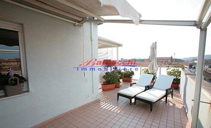 Appartamento con 6 locali in vendita in Pesaro