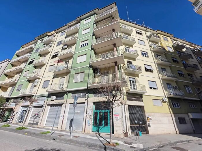 Appartamento con 6 locali in vendita in Via Francesco Gioia, Cosenza