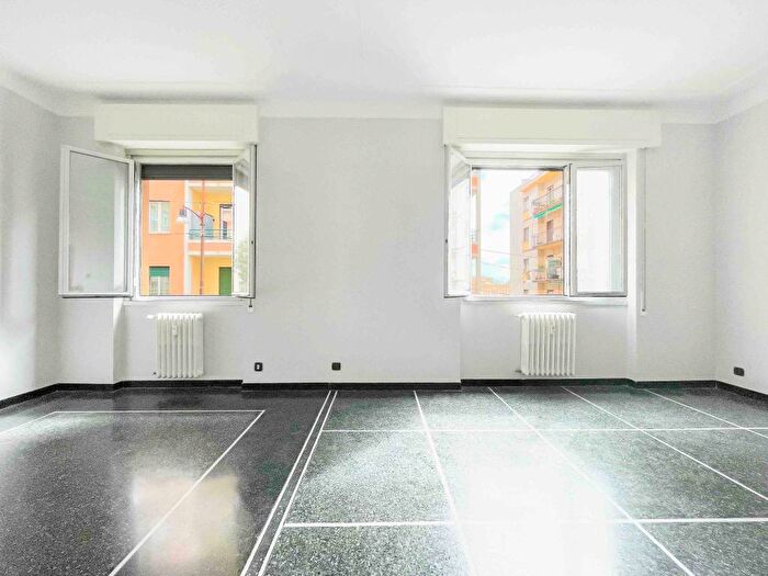 Appartamento quadrilocale in affitto in Salita di San Barnaba, Castelletto, Genova