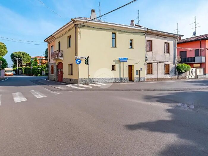 Appartamento quadrilocale in vendita in Via Pietro Madonini, Uboldo