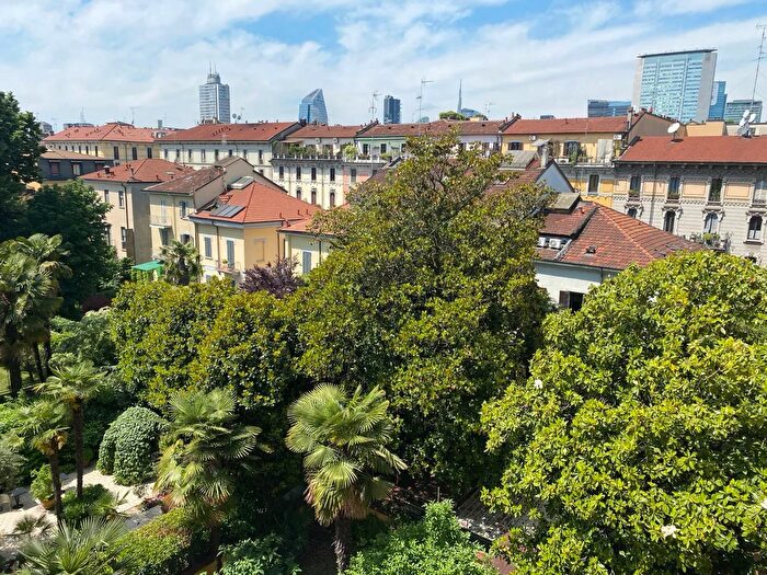 Appartamento quadrilocale in vendita in Via Benedetto Marcello, Milano