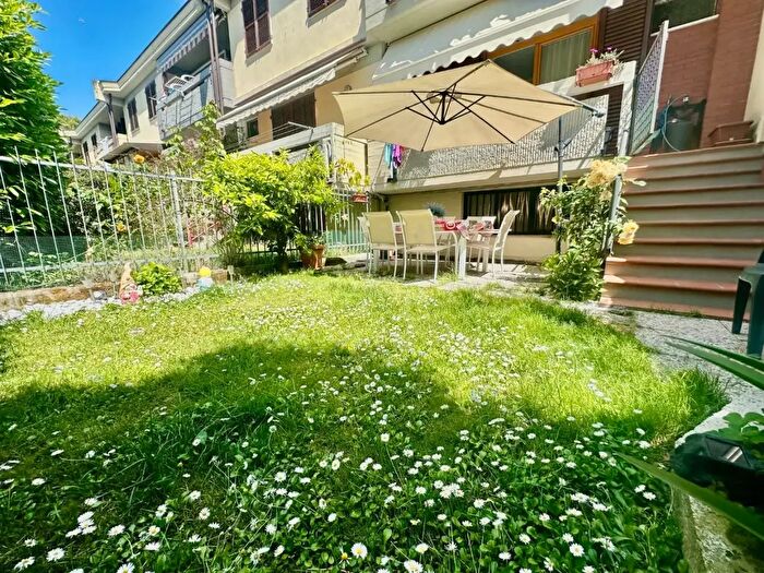 Casa con 7 locali in vendita in Carrara