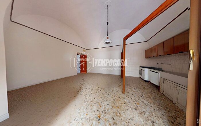 Casa trilocale in vendita in Via Giovanni Vittoria, Turi