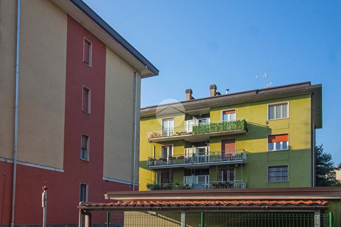 Appartamento trilocale in vendita in Via Bolzano, Garbagnate Milanese