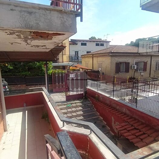 Casa con 10 locali in vendita in Minturno