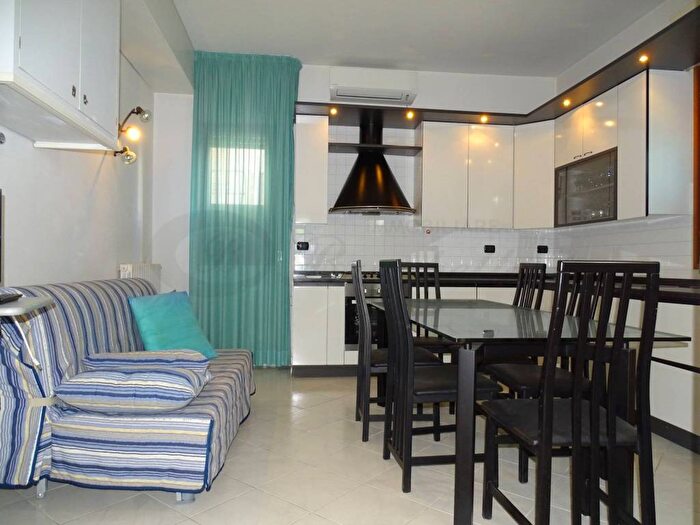 Appartamento trilocale in affitto in Viale Francesco Baracca, Milano Marittima, Cervia