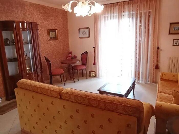 Appartamento con 5 locali in affitto in Neighbourhood Cattedrale Ecce, Centro, Ragusa