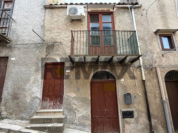 Casa con 6 locali in vendita in Via Maiorca, Ventimiglia Di Sicilia