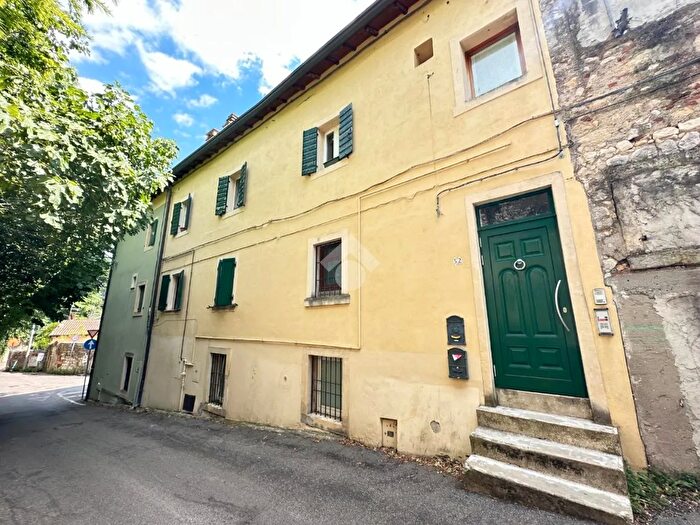 Appartamento quadrilocale in vendita in Via Cava Bradisa, Verona