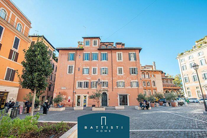 Appartamento trilocale in vendita in Piazza di San Salvatore in Lauro, Roma