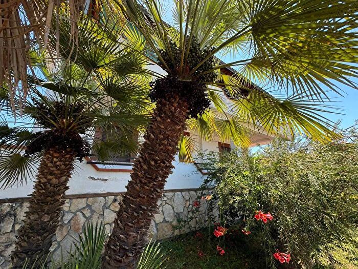 Casa con 10 locali in vendita in Via Sauta Colfelice, Colfelice