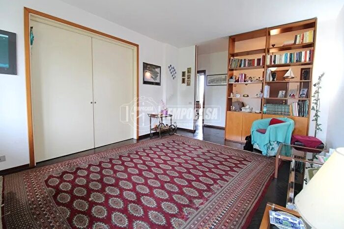 Appartamento quadrilocale in vendita in Viale Olimpia, Reggio Emilia