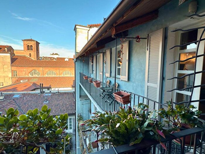 Appartamento trilocale in affitto in Via San Domenico, Quadrilatero Romano, Torino