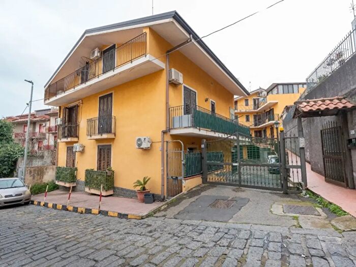 Appartamento in vendita in Via Scale Sant'Anna, Aci Catena