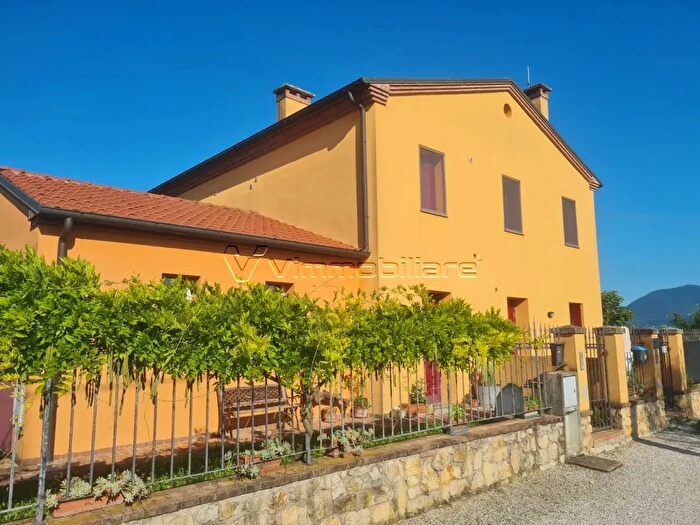 Casa con 6 locali in vendita in Via Cà Montanare, Barbarano Mossano