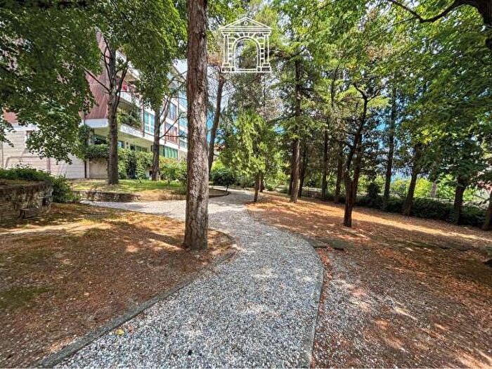 Appartamento con 5 locali in vendita in Largo Promontorio, Trieste