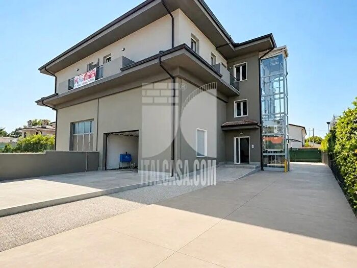 Appartamento trilocale in vendita in Via Pisacane, Curtatone