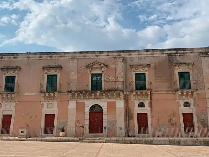 Casa in vendita in Piazza Antonio Brancati, Ispica