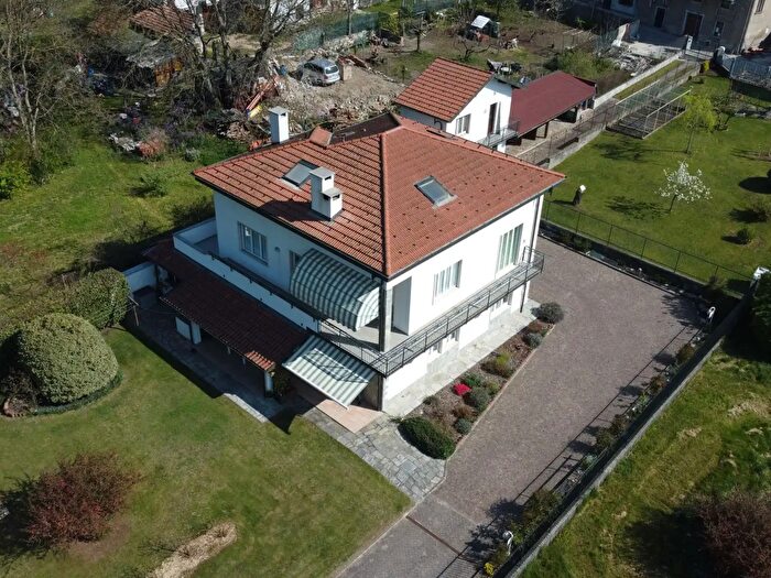 Casa con 10 locali in vendita in Contrada Crosa, Cocquio Trevisago