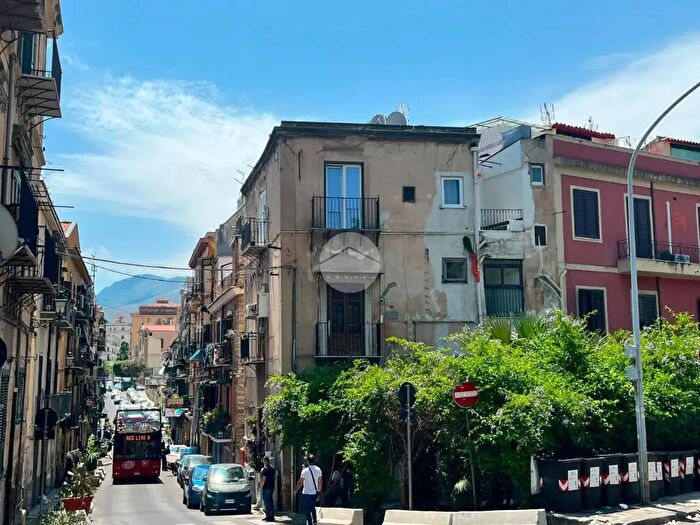 Appartamento quadrilocale in vendita in Via del Bastione, Palermo