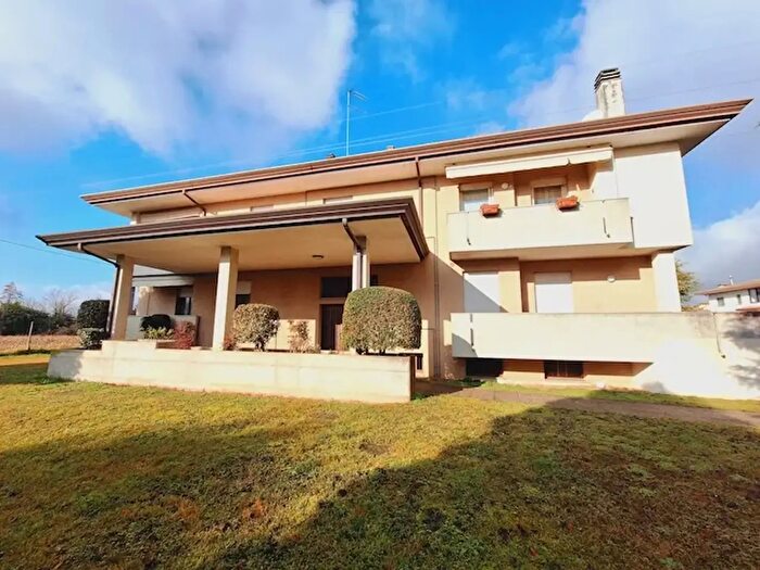 Appartamento trilocale in vendita in Via Nazario Sauro, San Vendemiano